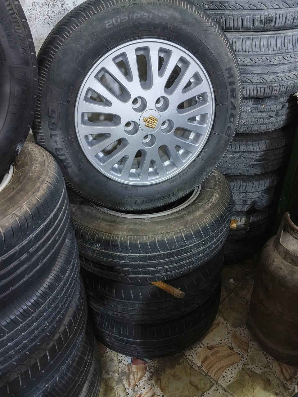 تخم ويل كب ياباني الأصلي حجم 15شرط الفحص بلبلنص لا عواج ولا تصليح مصبوغ حراري جدد يرهم جميع الياباني مع تخم تاير حجم 15.65.205نضافه فوك 70بلميه بيع او مراوس السعر 225قفل مكاني نجف مكتب الرشيد ***********
