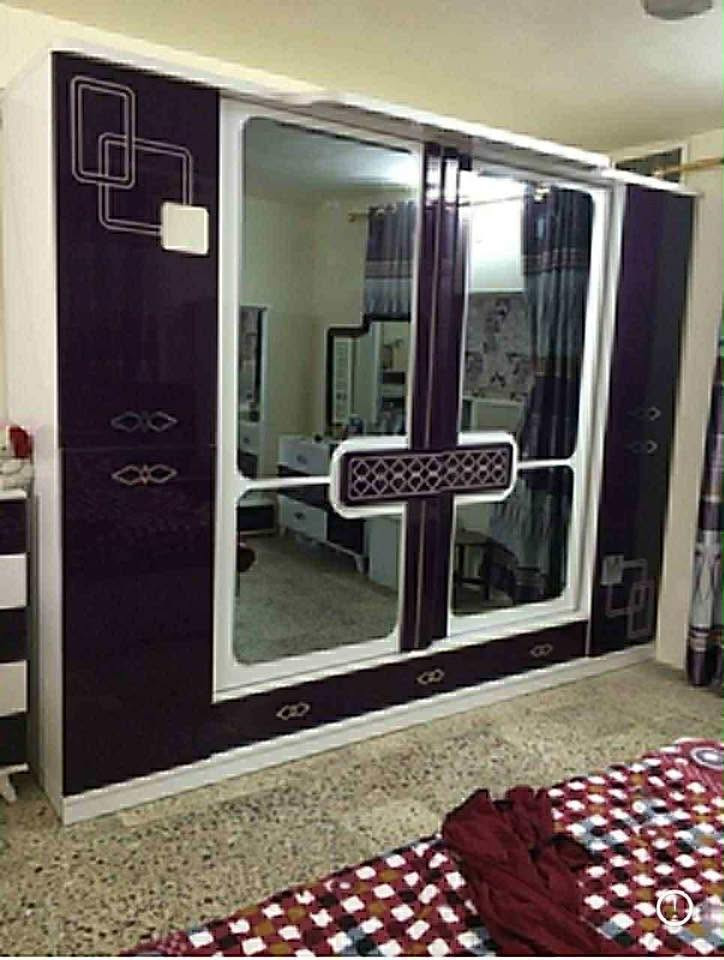 غرفة نوم للبيع نظيفة جداً السعر ٦٠٠ وبيها مجال
***********
