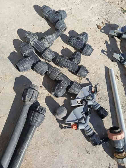 #مكلف_بالنشر
#للبيع 
مرشات ماء. عدد 12 
تقسيم ماء ثلاثي عدد عدد 6 
سدادات عدد 3.
كما موظح في الصورة ادناه 
للاستفسار التواصل على الارقام التاليه
***********
***********
