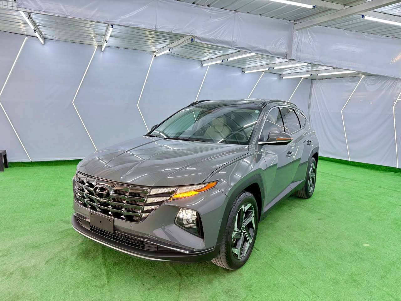 🧿🧿🧿 يرجى قراءة الاعلان بشكل كامل 🧿🧿🧿 

2024  HYUNDAI TUCSON .. Limited .. 

               👈🏻👈🏻👈🏻 هونداي / توسان 👉🏻👉🏻👉🏻 

         👇 السيارة موجودة في المنطقة الحرة 👇 

سعة المحرك:-  2.5 بانزين GDi 
المسافة المقطوعه :-   27937 mi         
اللون :- سمنتي                                      
الموديل:- 2024  
عدد المقاعد :- 5 مقاعد 
مواصفات السيارة :- Limited

الاضافات#👇👇
 شاشه كبيره 
فرش جلد  ابيض      
ويل 19 انش  
تحكم سرعة
تحكم مسجل في الطاره
بصمه تشغيل
حساس تجاوز  
حمالة سقف 
هاند بريك كهرباء 
اوتو بارك 
تحديد مسار 
كراسي تدفئة  
كامرا خلفية  
كشافات امامية 
سقف بانوراما 
كامرات 360 درجة 
حساسات محيطية 360 درجة 
صندوق كهربائي  

 
 
 

والمزيد من الاضافات   في عالم ( TUCSON ) 

             🚘  ضرر الموضح كما هو بتصوير    🚘 

🚦🚦🚦السعرعلى الخاص فقط  🚦🚦🚦🚦
🔺🔺🔺🔺🔺🔺🔺🔺🔺🔺🔺🔺🔺🔺🔺🔺

📍 الفروع:

العراق - بغداد - جانب الكرخ - معارض البياع - الشارع الثاني - معرض الهاشمي 

العراق - الموصل - حي الزهور - دورة النافورة مقابل مطعم بشار الطائي - مكتب فارس رجبو 

العراق – بابل – المسيب – طريق السدة – معرض مع مكتب مزاد - شركة علي الريس المعموري 

العراق - بغداد - الدورة حي دجلة - مكتب مزاد - شركة علي الريس المعموري 

العراق - بغداد - جانب الكرخ - حي الحسن - مقابل مجمع البشير ( مكتب ال عسكر للمزادات ) 

الأردن – الزرقاء – المنطقة الحرة – شارع 21 شمال 
شركة علي الريس المعموري (معرض البيع المباشر)

الأردن – الزرقاء – المنطقة الحرة – شارع 13 جنوب (ساحة الاستلام والتسليم)

الأردن – عمان – الجاردنز – قرب دوار الواحة – مكتب مزاد شركة علي الريس المعموري 

📞 للتواصل والاستفسار:

المبيعات المباشرة 👇🏻👇🏻👇🏻👇🏻👇🏻👇🏻👇🏻 
  الأردن: 00962791707787 ابو عبدالله 
—————————————————————

المتابعة و النقل من الاردن للعراق 👇🏻👇🏻👇🏻👇🏻👇🏻 
الأردن :- ‭‬ ‭00962 7 9861 1811‬ ابو محمد 

📩 Messenger _ WhatsApp _ IMO _ Viber

🖋 بإدارة: أبو عبد الله الموسوي

((إن أرضيناك فتحدث عنا، وإن لم نرضك فتحدث إلينا))

🔖 #سيارات_أمريكية #استيراد_سيارات #سيارات_كندية #عروض_سيارات
#الزرقاء #المنطقة_الحرة #سيارات_العراق #سيارات_سوريا #سيارات_الأردن
#علي_الريس_الموسوي #تجارة_السيارات
#موؤسسه_الشهداء


**إذا كنت صاحب هذا الإعلان وتريد حذفه لأي سبب، رجاءا أرسل رسالة إلى الدعم الفني**