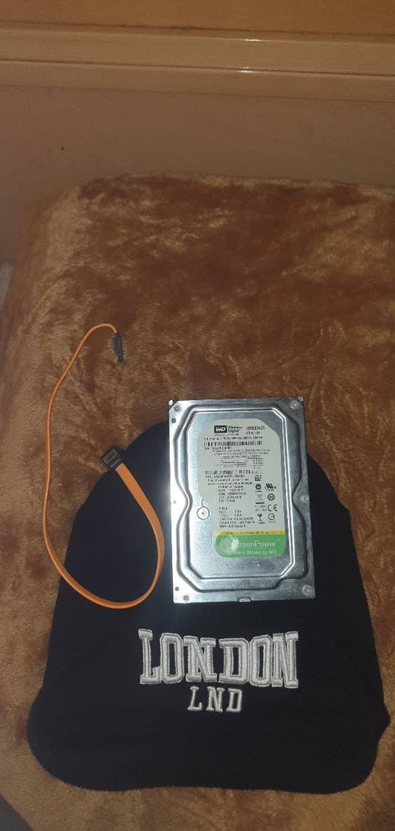 السلام عليكم ،
هارد ديسك داخلي جديد للبيع ،
المساحة (جيجا500GB (500 ،
الهارد شرط على الفحص ابيعة و يجي وياه كيبل الsata ,
السعر 50 الف وبيه مجال ،
للأستفسار خاص او *********** كربلاء, العراق
