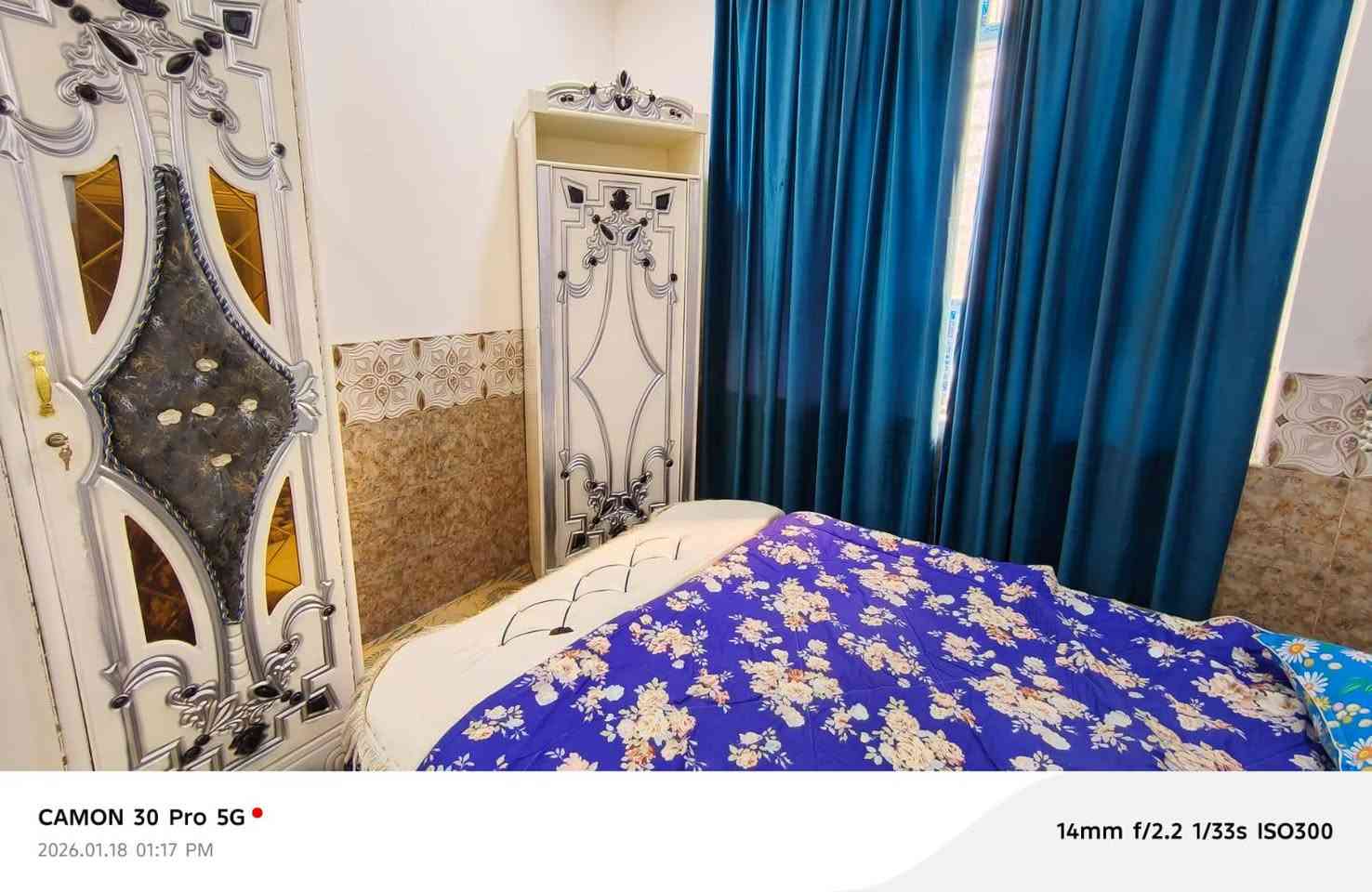 السلام عليكم
غرفه صاج 
عراقيه بس شغل تركي ضخمه جديده مع دوشك بالجيس
سبب البيع المكان زغير 
السعر مليون ونص وبيها مجال
والشراي يتصل ويدلل 
العنوان القادسيه
***********
