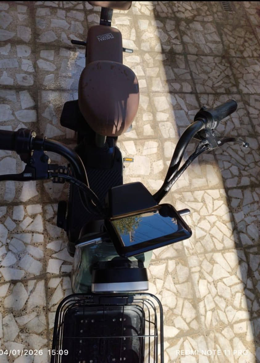 السلام عليكم . دراجه شحن ريان حجم 14 الـ برو أحسن من عادي مشتريه قبل أسبوعين 400 الف 
مميزاتها دراجه 3 نمر سرعته 40 .4 بطاريات فول موصفات بعدي جديده شخط مابيه شاشه تضهرلك كل عطال تمشي 20 كيلو بل شحنه وحده لون زيتوني بيجي  بيه بلوتوث وسماعات . تجي تفحصه فحص كامل مابيه شخط. رايد فقط مراوس ماريد بيع. مكاني كربلاء يم جامعه صفوه 
الرقم. *********** واتساب فقط
