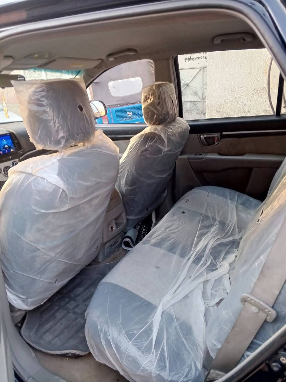 السلام عليكم سنتافية للبيع وارد امريكي ضربتها باب خلفيه وجاملغ عكس السايق سيارة تخبل نظيفة حيل اي نقص ما بيها  تخم تاير جديد غرفتها حلوة وزينه
السعر : 92 وبيها مجال للطيبين
العنوان : بغداد الشعب يم سوك شلال 
الرقم: ***********
