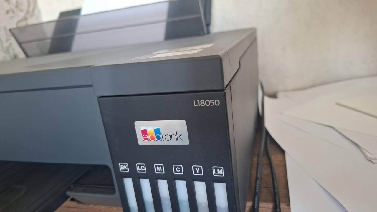 🖨️ للبيع: طابعة Epson EcoTank L18050

طابعة احترافية للطباعة الملونة والصور بجودة عالية، تدعم الطباعة حتى مقاس A3+، ومناسبة للمصممين واستوديوهات التصوير وأعمال الدعاية والإعلان.

✅ تدعم الطباعة حتى A3+

✅ اتصال Wi-Fi والطباعة من الهاتف

✅ جودة صور وألوان ممتازة

✅ نظام حبر اقتصادي EcoTank

📌 ملاحظات مهمة:

✔️ الأحبار المستخدمة أصلية 100%

✔️ يوجد حبر أصلي إضافي يُسلَّم مع الطابعة

✔️ يوجد ورق خاص للطباعة يُعطى مع الطابعة

✔️ الطابعة جاهزة للعمل ولا تحتاج أي مصاريف إضافية

الحالة: ممتازة

السعر: 350 دولار

الموقع: أربيل أربيل, العراق


**إذا كنت صاحب هذا الإعلان وتريد حذفه لأي سبب، رجاءا أرسل رسالة إلى الدعم الفني**