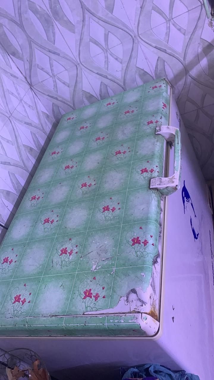 السلام عليكم جرباية طابقين جربايه نفر  مجمدة   تشغل كلشي مابيه فقط كشر من برة بي زجار من جوة  
شلعة 250 الف 
صاحب الغراظ. عندة واتساب ***********
