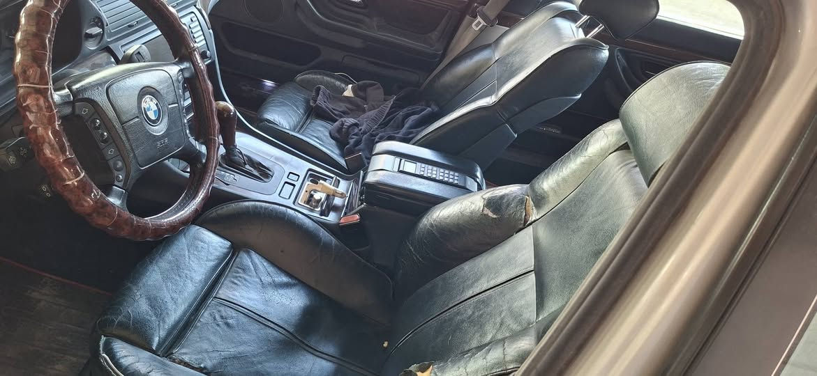 السلامه عليكم اخوتي
عندي هايه الخفاش للبيع موديل ٢٠٠١رقم بغداد باسمي حجم٧٢٨دبل فانوص اقتصاديه والله سياره تخبل وما متعبتني ومرتاح من عده بس صار عندي ضرف وحتاجيت فلوس و مستعجل على بيعته يعني جوه السوك ابيع الشراي يتصل ويدلل*********** السياره دبل جام وفول مواصفات باب طويل
