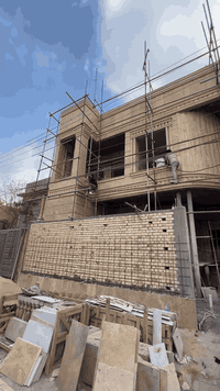 تم تنفيذ أعمال تسليك وتنظيم أسلاك واجهة المنزل وفق الأصول الفنية ومعاي...