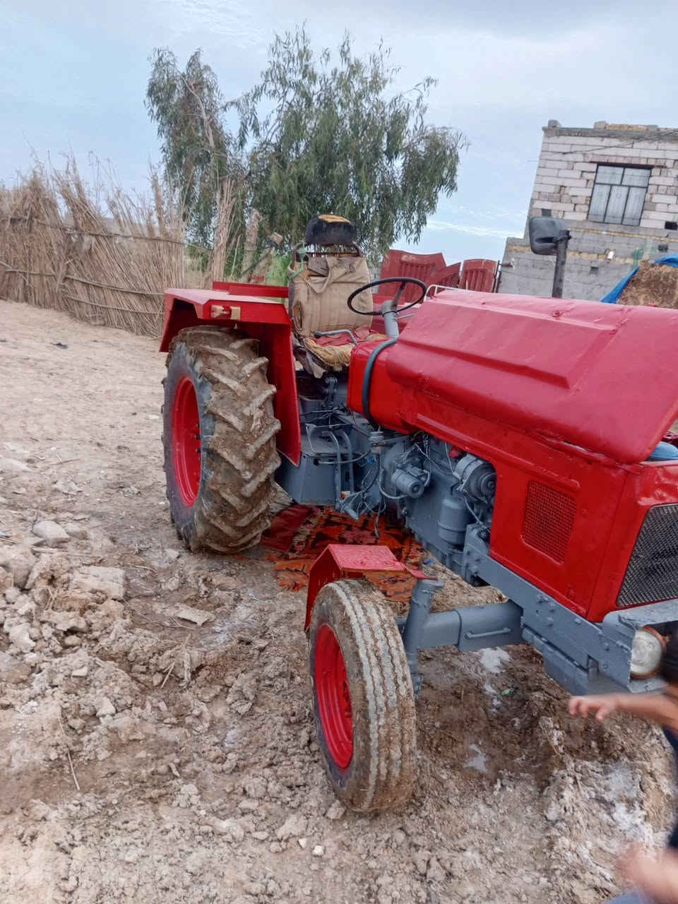 سلام عليكم كاروبه للبيع السعر 4 ملاين ونص فارغه ما وراهه شي رقم وسنويه الاستفسار في الرقم ***********
