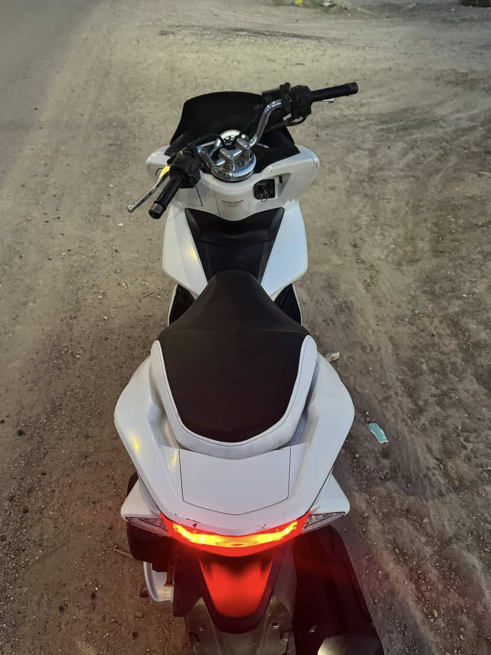 سلام عليكم pcx ياباني جيل ثاني موديل 2018دراجة مكفولة كفالة عامة وعليها إدامة الكشر نضيف 100/90 العنوان بغداد المحمودية السعر 18 وبيها مجال  لل استفسار *********** بي واتساب هم
