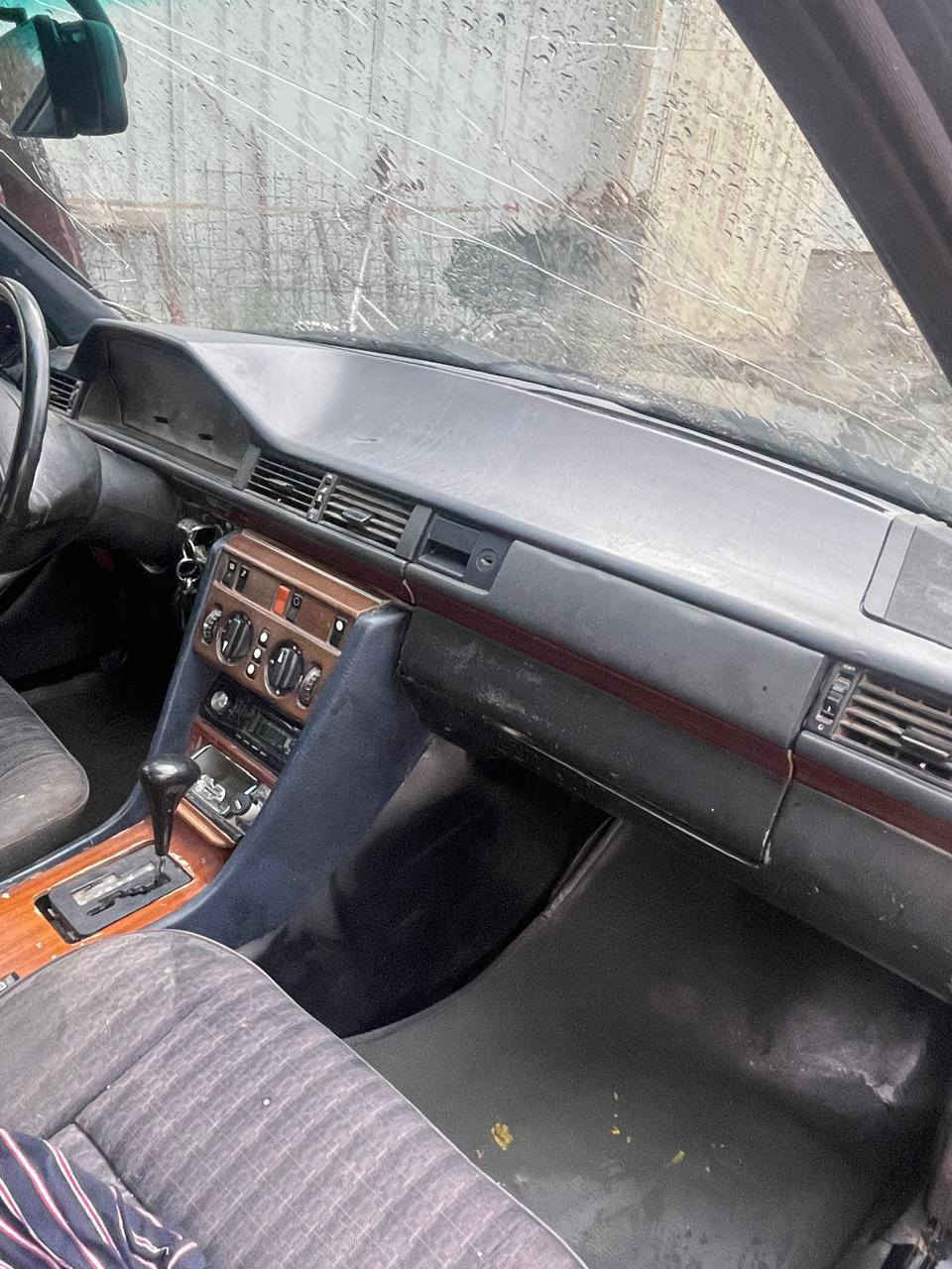 السلام عليكم للبيع مارسدس دب موديل 1889 رقم بغداد الدولي مكينه بطه 2500 مكينه كير جدد تبريد شغال صدر امامي خلفي جديد تخم تاير جديد قواعد دبل معمرات السعر 55 وبي مجال مكان السياره ديالى شهربان لاستفسار ***********
