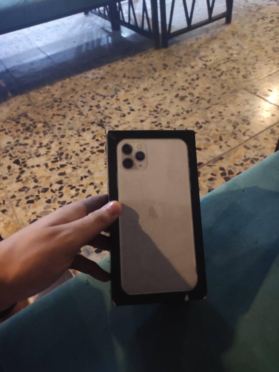 ايفون 11 برو ماكس جهاز اخو الجديد نظافه 100% ذاكره 256 بطاريه 96 سعر 325 شراي يتصل***********
