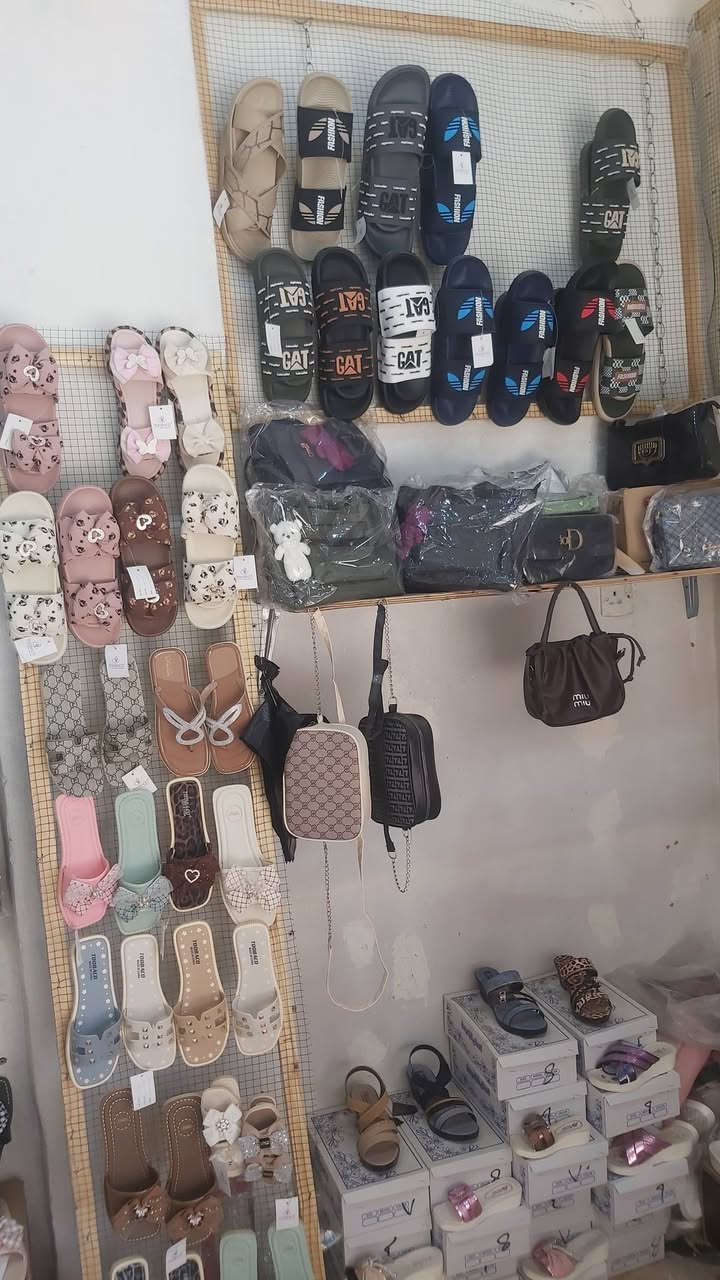 سلام عليكم 
بضاعه محل للبيع
ميسان الماجديه
***********
