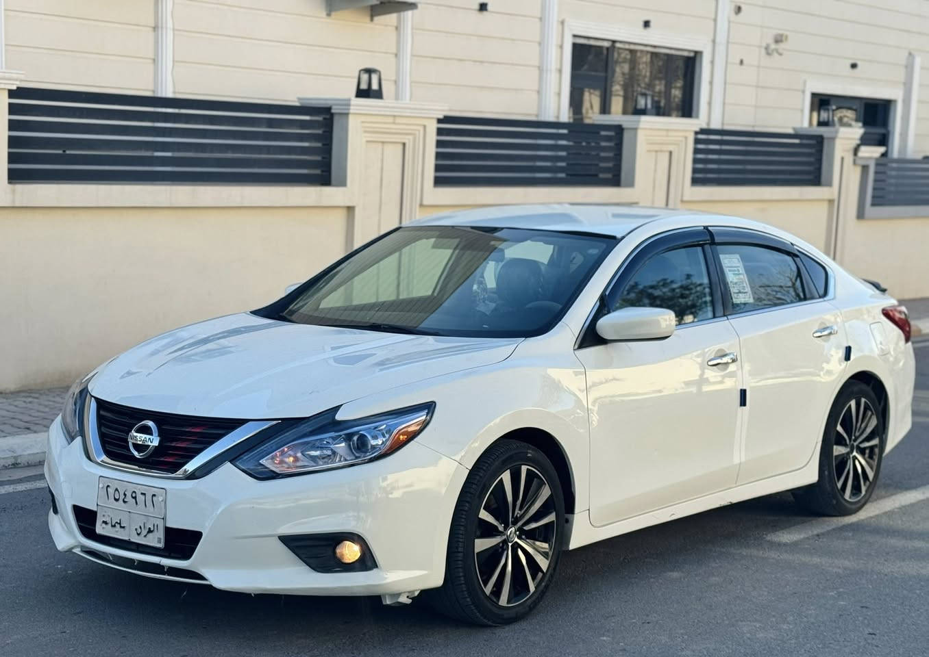 السلام عليكم اخوان
نيسان التيما
موديل 2017
#السعر117ورقه
#للاستفسار*********** 
 وصورة سونار مرفق
ويا صورة السياره
بجم كبس
كير ومحرك ابشرط جديد
حجم محرك اربعه سلندر2400
مواصفاته 
شاشه 
كامره 
تحكم استيرن
تثبيت سرعه 
كوشنات كهرباء
كير اوتو + طرح
تبريد تدفئه ابشرط  
حداديه ابشرط تخم تايرات جديد
رقم سليمانيه
سياره بسمي 
شرط تحويل او غرامه
مكان سياره ديالى خانقين
