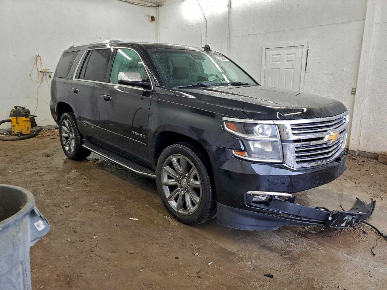 السلام عليكم شباب تاهو 2015 فول مواصفات LTZ  موجوده في الميناء معه كتاب الضباط بدون گمرگ بدون تصليح  225 قفل بره الميناء مصلحه مرقمه بغداد كامل بسم المشتري 3شدات قفل ***********
