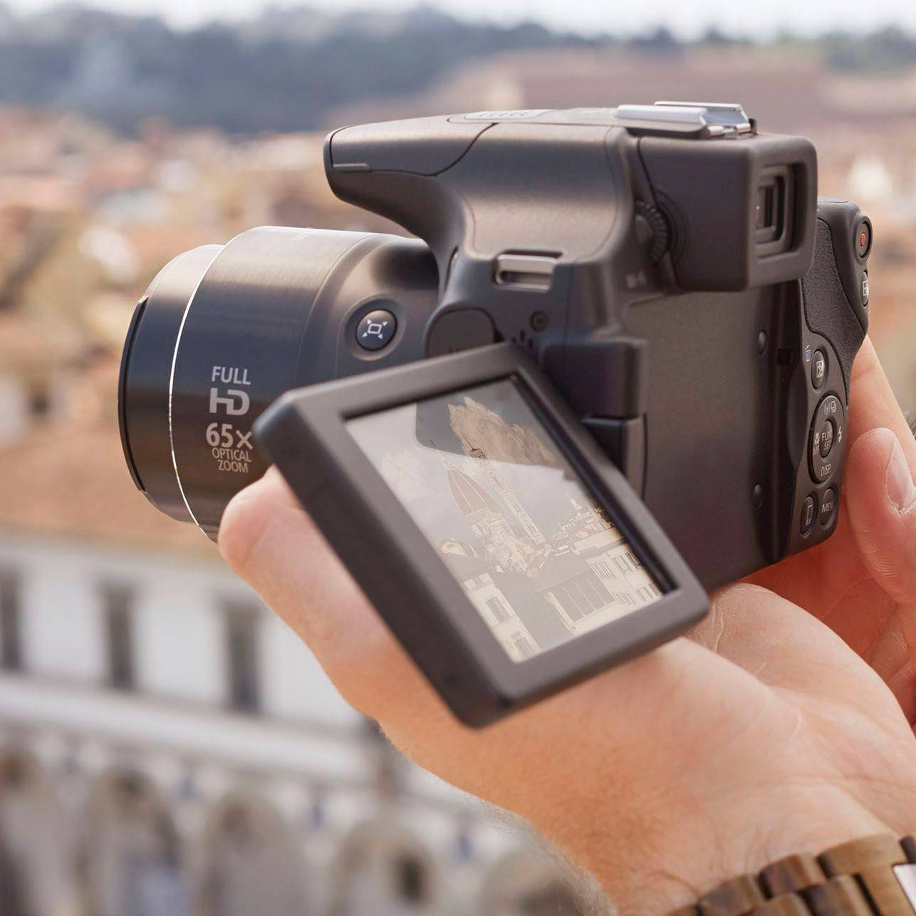 كاميرا canon sx60  زوووم قوي جدآ   و مواصفات قوية
الملحقات.  الشاحن  الذاكرة وشنته اصليه ذاكرة  موجود صور وفيديوهات من تصويرها  في التعليقات بسعر مغري جدا   الكام جديده  . لتواصل على الخاص او  0796277332 
المواصفات canon sx60! 
واي فاي لنقل الصور والفيديو
شاشه متحركه بأستطاعتك التصوير سلفي
الموقت الذاتي
مدخل بطاقة الذاكرة
مثبت الصورة
الإتصال بـ واي فاي
اقصى بيكسل بـ(ميجابيكسل)16.1 MP
ادنى طول للبعد البؤري بـ(ملم)21
اعلى بعد بوري بـ(ملم)1365
حجم شاشة ال سي دي بـ(البوصة)3 Inch
دقة عرض الفيديو بـ(ful hd دقه عاليه جدآ
أقصر سرعة لغمضات الكاميرا في الثانية15 sec
التكبير البصري65x
جودة الصورةميغابيكسل16.1 ميجابيكسل
التركيز ضبط تلقائي للصورة
فلاش الفلاش مدمج
مؤشرات العرض حجم الشاشة3 انش
وضعيات تصوير 
مدخل مايك.
16.1MP High Sensitivity CMOS SensorDIGIC 6 Image Processor65x Optical Zoom Lens21-1,365mm (35mm Equivalent)Full HD 60p Video & External Mic Input3.0" 922k-Dot Vari-Angle LCD922k-Dot Electronic ViewfinderHigh Speed AF System & RAW Image CaptureIntelligent IS & Zoom Framing AssistBuilt-In Wi-Fi Connectivity with NFC


**إذا كنت صاحب هذا الإعلان وتريد حذفه لأي سبب، رجاءا أرسل رسالة إلى الدعم الفني**