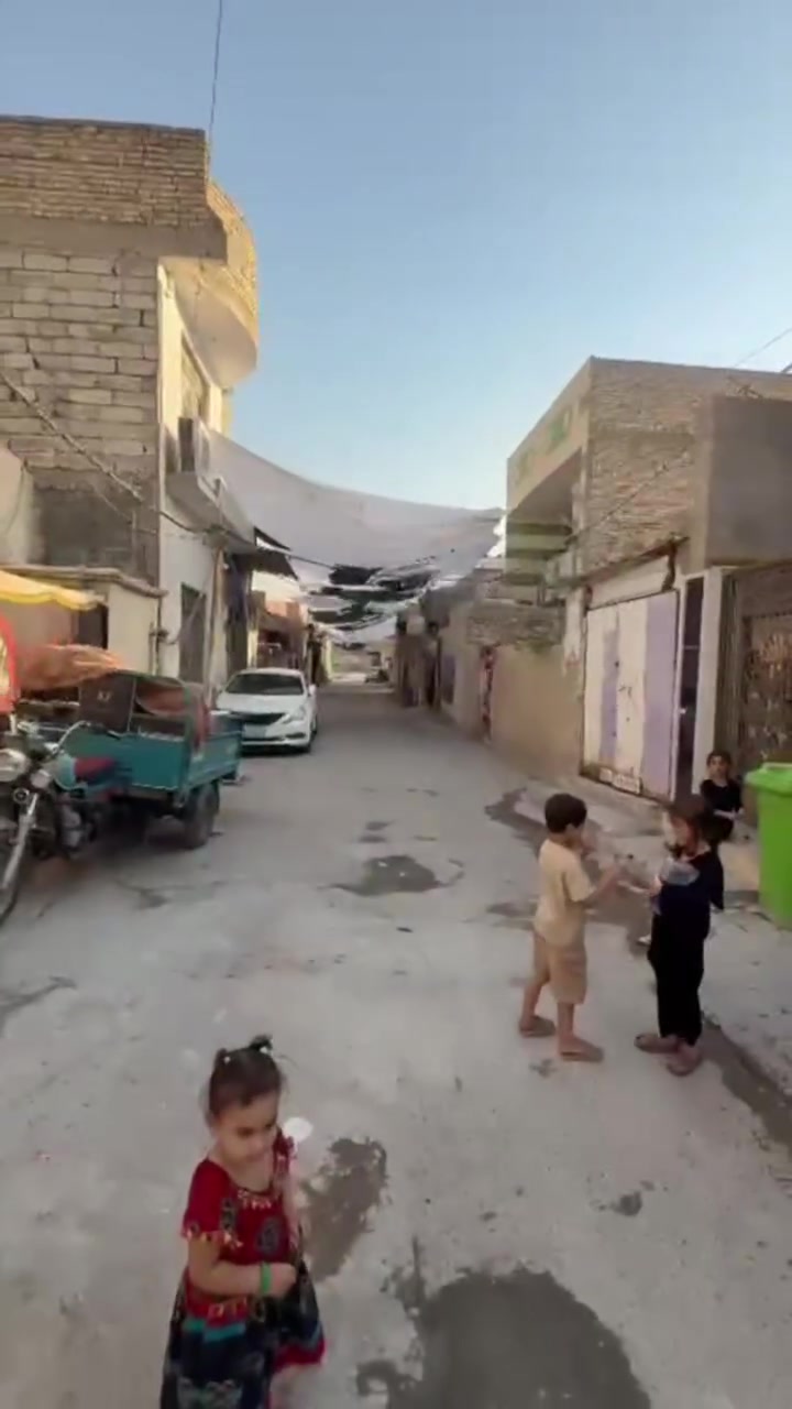 مشتمل مساحته 50متر بناء حديث مقابيل قطاع 38البيت سعره 35بي مجال للستفسار مراجعه دلاليه الصدرين عنوان المكتب بغداد مدينه الصدر الدسيم فتحه الجوادر قرب السيطره للاتصال ***********
