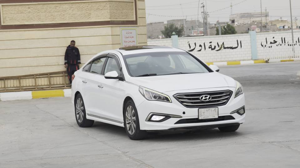 هونداي سوناتا 2016 ،السعر 107 فول 1,1
حادث جاملق وبنيد فخذه تبديل من الربت 
للأستفسار :***********
 محرك 2400 مكينه وگير كفاله ترايك لربيل
حداده جديده ماشيه 81 ميل 
كهربائيات كلهه جاهزه السياره فول للأخير 
رقم بغداد تحويل عنواني البصره البصرة, العراق
