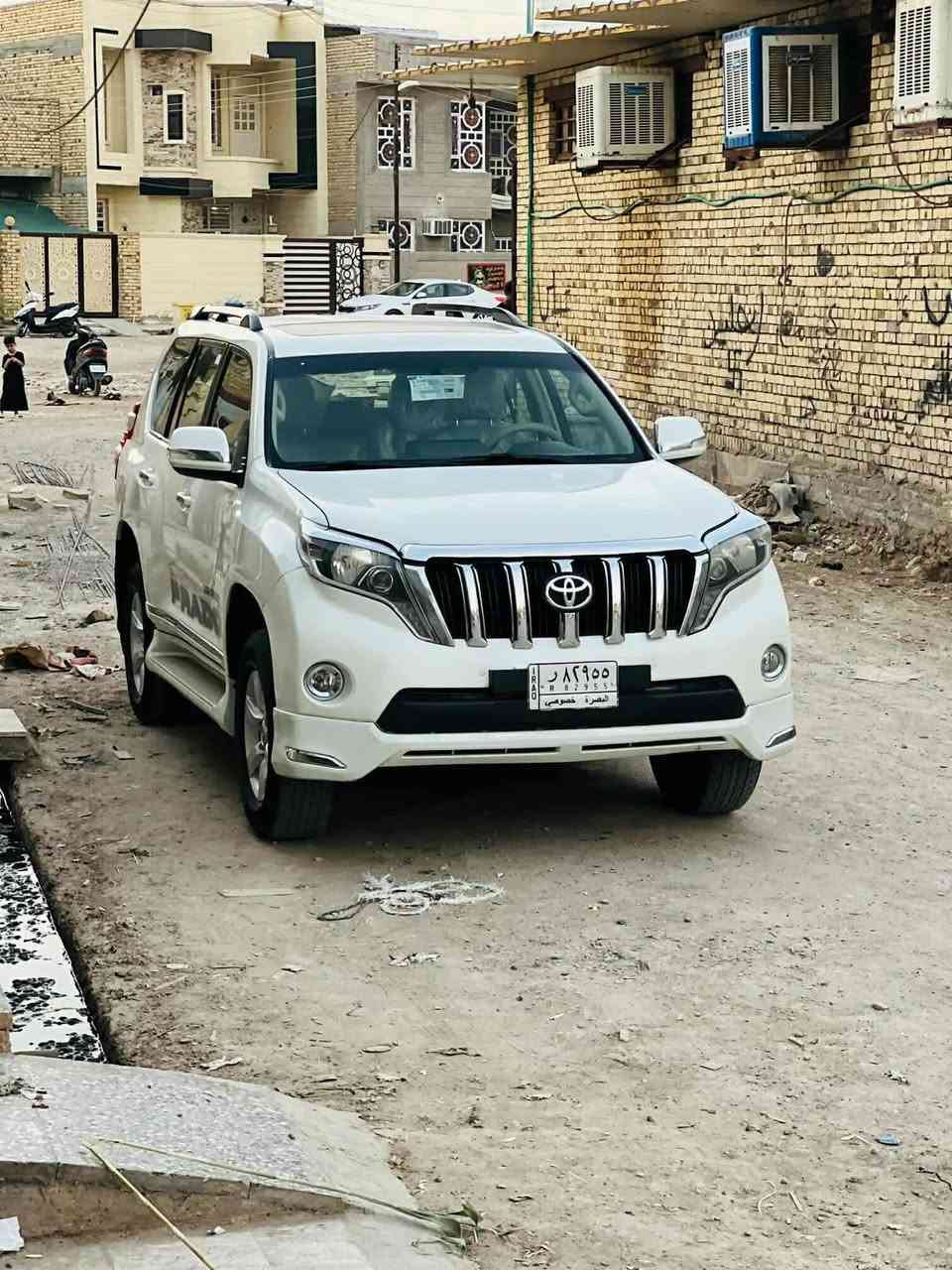 السلام عليكم
 برادو موديل 2015 رقم بصرة كويتية السيارة السيارة نضيفة جدا فول مواصفات دبل تانكي
السعر 310$ وبيها مجال
للاتصال ***********
