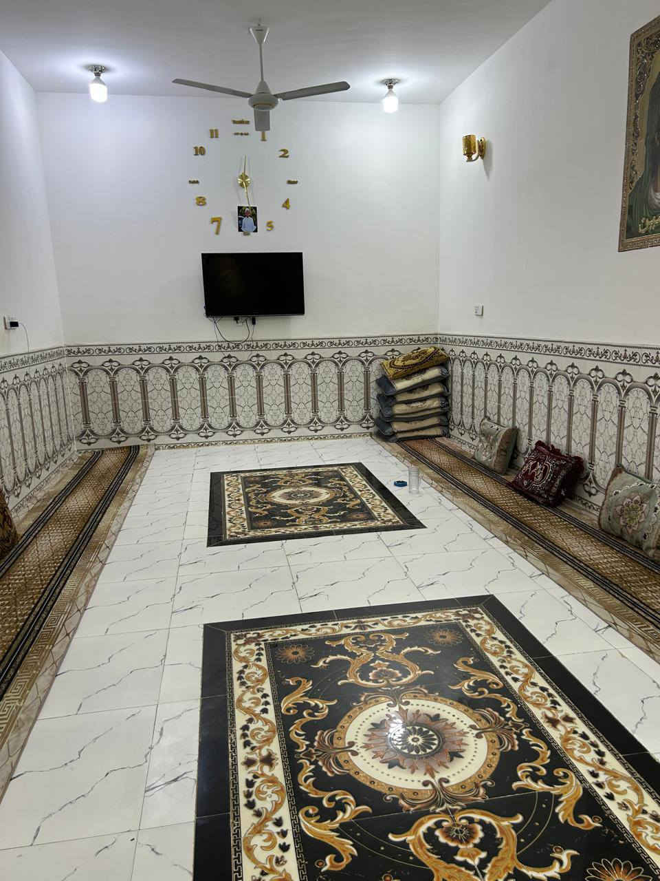 بيت البيع بحقل الخامس قرب العلوه
مساحه 250

طابق ونص كامل 

رقم القطعه 5542

طابو صرف 

قفل قفل 125 سعر 
علمن البيت ما عليه اسكان طابو صرف 

رجان لحد يخابرني ويكسر بسعر البيت 

***********
