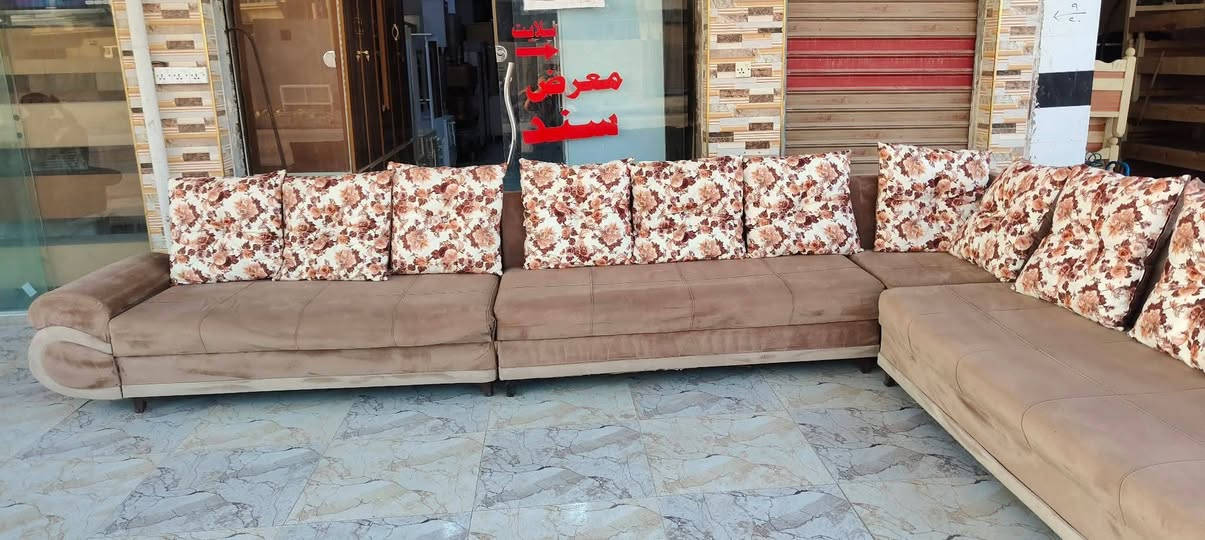 ديوان تركيا ابو الكوشات نظيف اي عيب ما بي سعره 225 
معرض ومعمل سند للبيع وشراء الاثاث المنزلي جديد ومستعمل داقوق سايدين العشاير قرب صيدليه النعيم دكتور خليل يوجد لدنيا تفصال قنفات وديوان حسب الطلب وباحدث الموديلات الاستفسار ***********@***********
