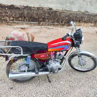 دراجه أربعة نامه نضيفه البيع اوراق سكنر السعر 450وبيهه مجال. 078083597...