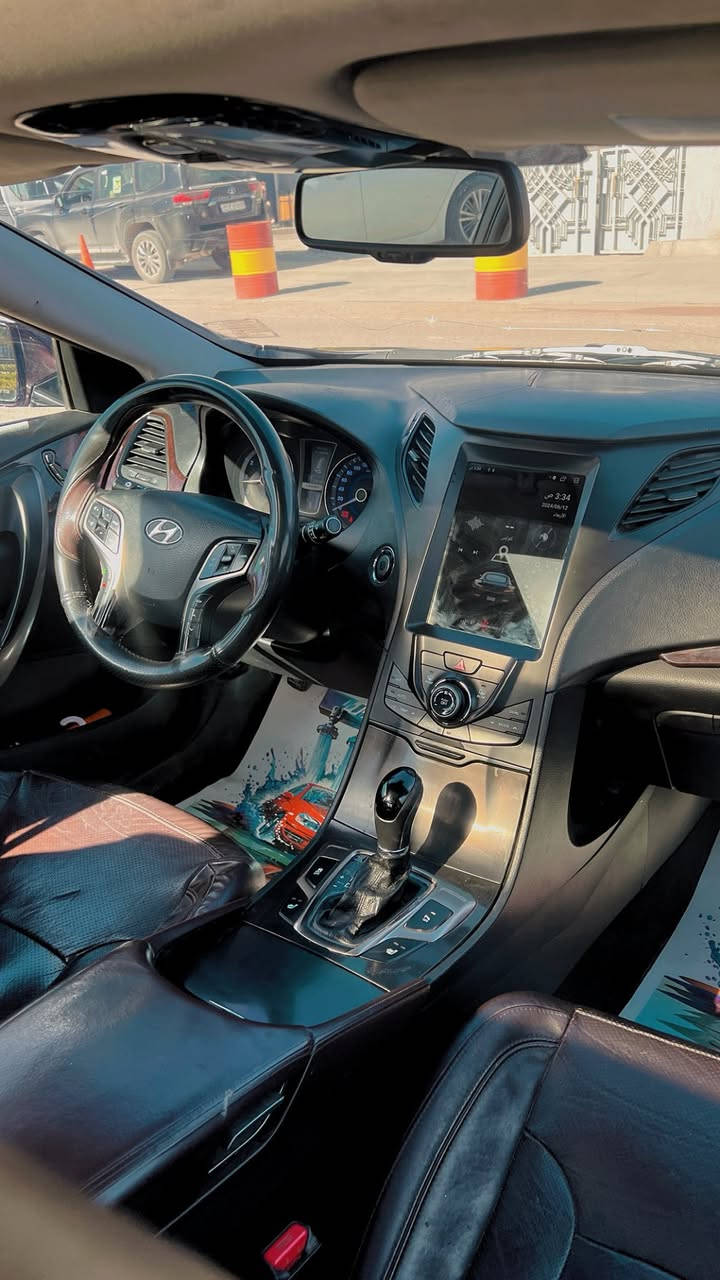 السلام عليكم 
هونداي ازيرا 2014 خليجي فول 1/1
بانوراما 
لونها بيتنجاني مميز 
محرك 6 سلندر 3000 المرغوب
ماشيه 170.000
رقم بغداد ب اسمي 
تبريد قطعتين ثلج
تخم تاير اصلي جديد 
 شاشه كبيره اصليه
بطانه  بوب صاج بلادي 
كشنات جلد تبريد تدفئه .
كهربائيات جديده اي نقص مابيهه
مانع انزلاق
مكينه وكير مكفولات
مري شفط
ترحيب ابواب مري اشاير
تثبيت سرعه
تحكم ستيرن جهتين
بردات  تضليل 2 قطع خلفيه + برده خلفيه تحكم كهربائيه عند الرجوع
حساسات خلفية
صدر امامي خلفي جديد 
تقفل السياره عند ابتعاد البصمه عن السياره  
كير عادي واوتماتيك 
محرك كير مكفولات 
بيها شخوط بسيطة 
وصبغ شبر بالبنيد اثر  ضربة خفيفه على البك 
والباقية مكفولة 
السياره جاهزة
العنوان بغداد الغزالية. او حي اور  
السعر 125 وبيها مجال بسيط 

الاتصال : ***********
