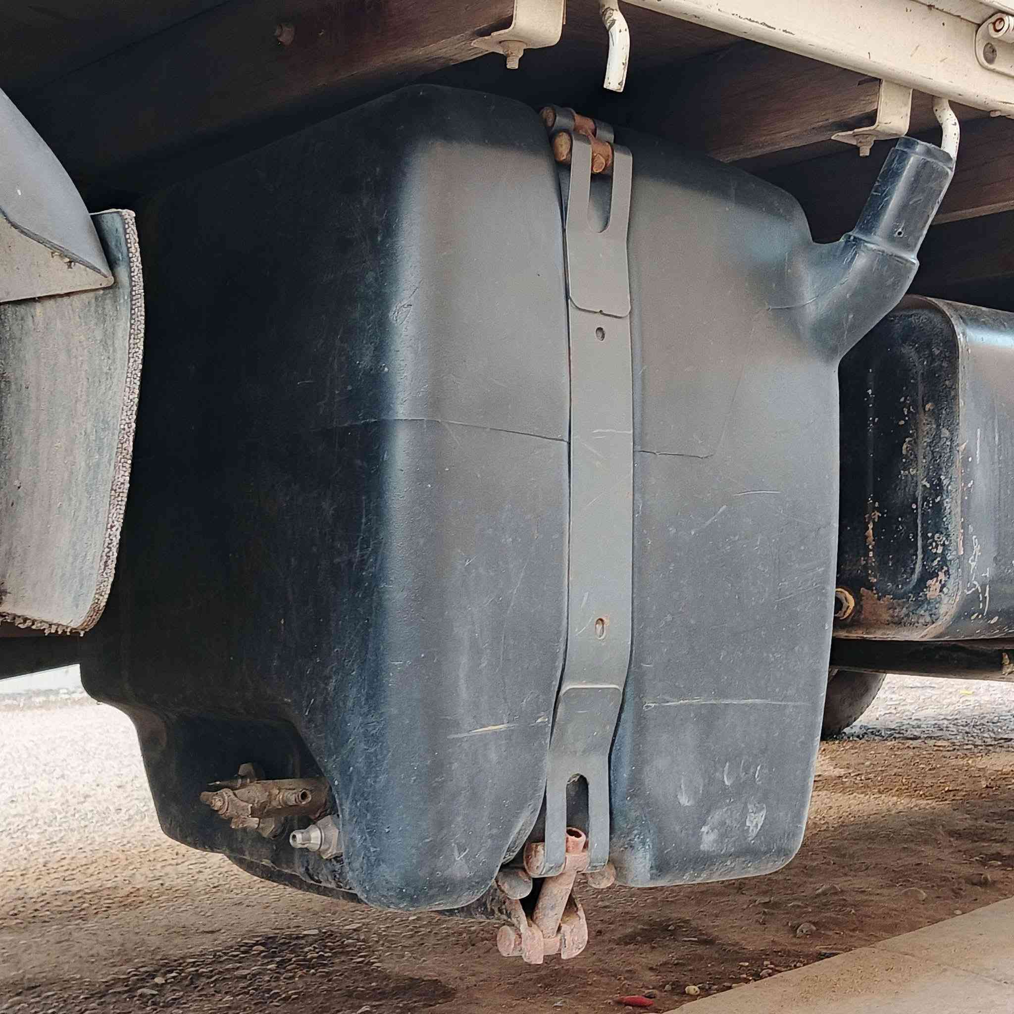 تانكي ماء150 لتر  يرهم كنتر و هينو و أتيكو 
سعر 80الف ***********بغداد
