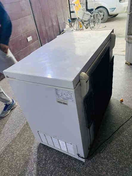 السلام عليكم  مجمده نضيفه وشرط شغل ***********
