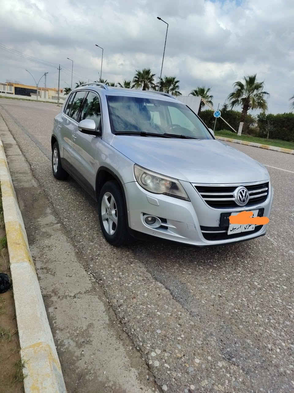 السلام عليكم للبيع والمراوس باسات فول مواصفات محرك وكير شرط نظام حساس 10حول السياره كشنات حراري تبريد مركزي قطعتين اوتو هيند بريك مكينه  4سلندر. سقف بانوراما كلها شغاله وظع الشركه صبغ نص باب فقط باتري وتايرات جديد كامره خلفي شاشه نظام سماعت ديجي ليت زينون بلاد متحرك تحكم ستيرن.  بيها بطاقه بانزين شرط تحويل والغرامات مكاني كركوك بيع ومراوس ***********
