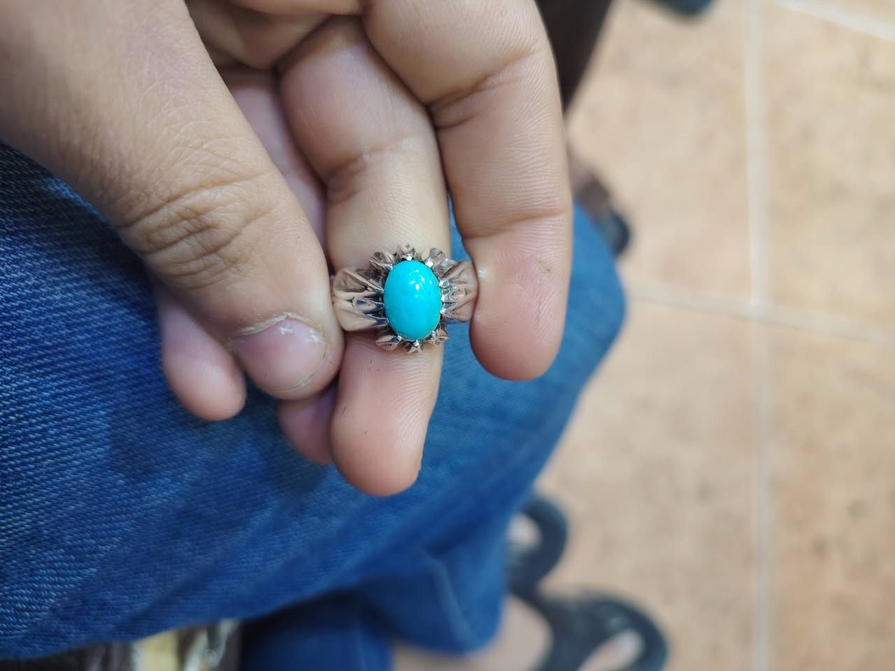 سلام عليكم
محبس لبه رضويه صافيه لون الزرك 
رضويه طبيعية غير معالج وغير مصبوغ 
صياغه يدويه ثقيله قياسه 20او 21
البيع فقط 
مكان الشطره تفاصيل خاص  ***********
