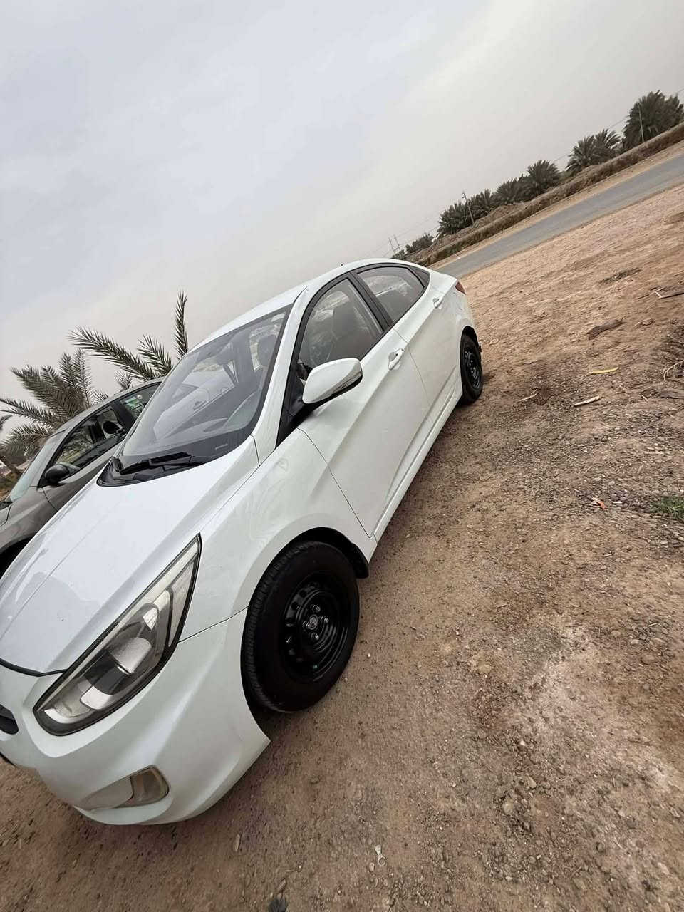 سلام عليكم اكسنت موديل 2016 خليجي رقم بغداد بسمي صبغ جاملغ وباب خلفي بدون دواخل  مكينه وكير مكفولات تخم تاير صدر جديد سعر ٨٩ وبيه مجال ***********
