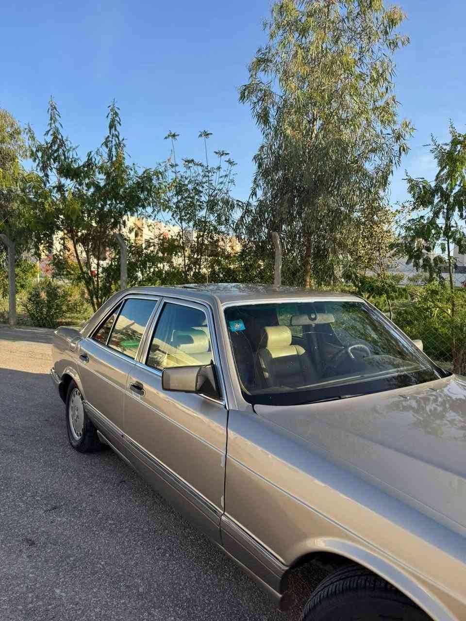 السلام عليكم للبيع فقط مارسدس رئاسي موديل 87
سياره جديده جاهزه من كلشي ربع ماذب عليه 
باتري جديد حداديه جديده تبريد شغال ثلج 
تخم تاير جديد سماعات بلادي مجسم صوت 
صبغ عام جماليه بدون ضربه بدون خياس 
السعر 75 وبيه مجال الشراي يتصل وبي خير ويدلل 
***********
مكان السياره نجف الاشرف
