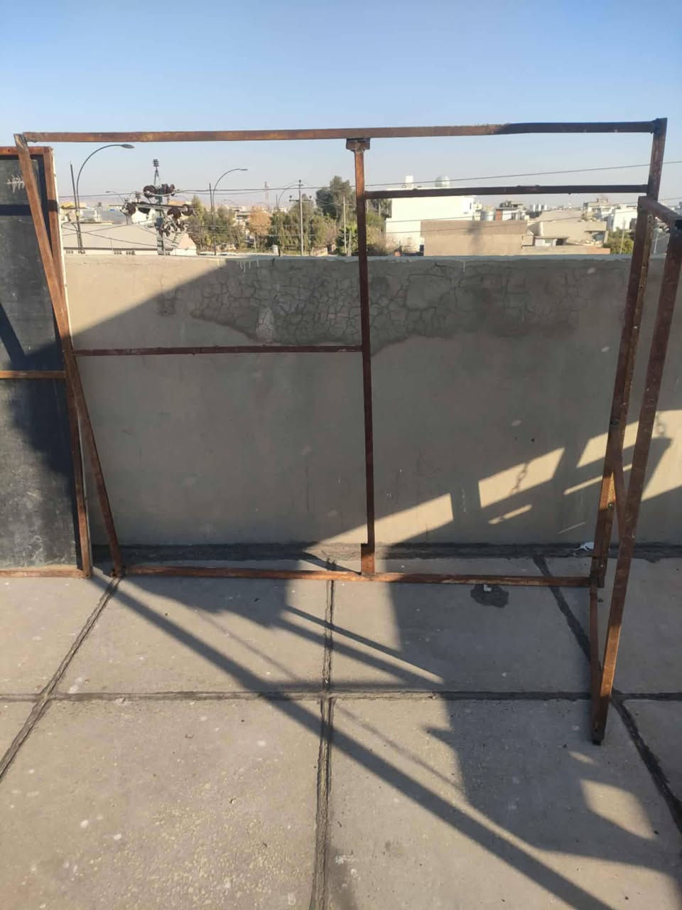 السلام عليكم اخوان متاح هاي القفص الطول متر و65والعرض متر 75والعمق متر و60الؤ يرغب هاي رقمي ***********واذا يحب على الخاص موجود السعر 35وبيه مجال القفص تركيب براغي وكله حديد
