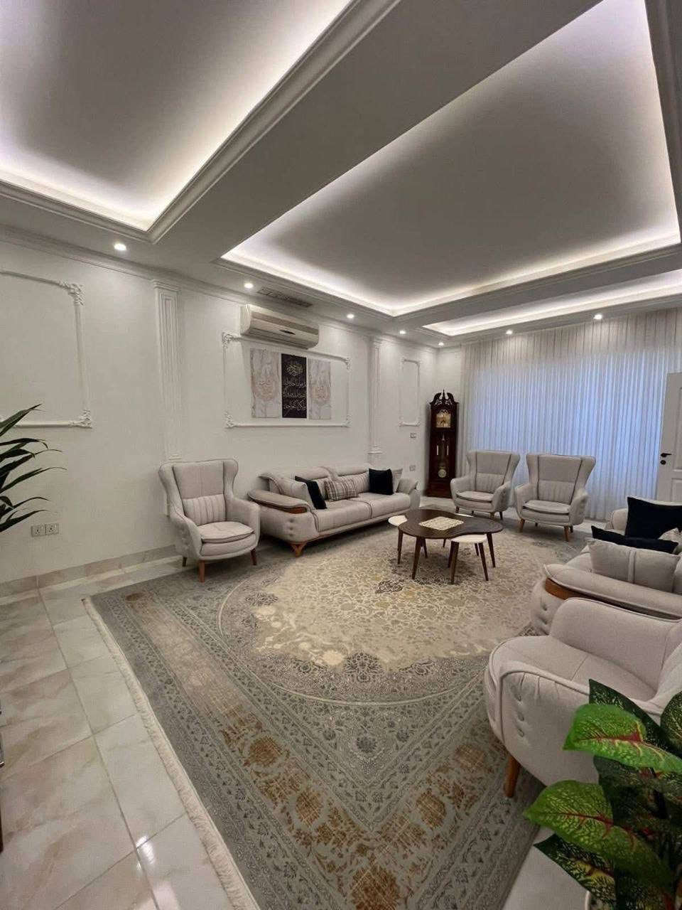 منزل للبيع في اربيل مفروش كامل في مجمع منارة
المساحة: 200 متر
يتكوّن من:
 • 4 غرف نوم
 • استقبال
 •صالة 
 •مطبخ 
 •مجموعة صحيات

☎️📞 للاستفسار والتفاصيل:
***********
————-⸻
🔹 إذا لم يكن هذا العقار مناسب لرغبتكم أو امكانيتكم ، زوروا قناتنا على التلكرام وتصفحوا مئات العروض الأخرى
https://t.me/erbilSh88 👈🏻 سعر هنا
