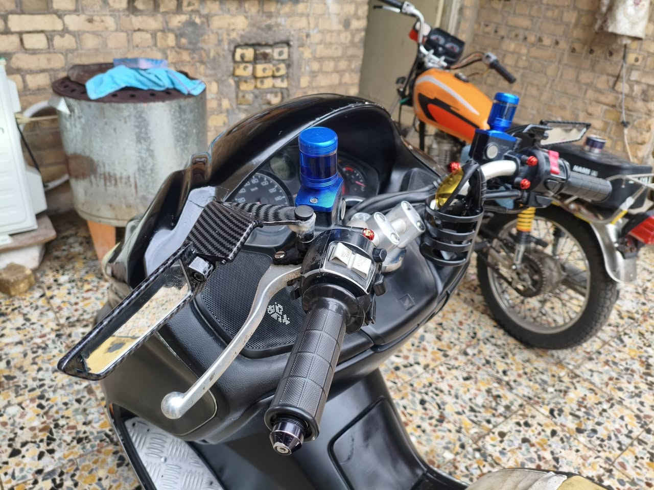 دراجه فورزه 08للبيع او مراوس  دراجه اوراق مكفوله
مراوس بوكسر اويراني حسب قناعه شرط اوراق 

08 اوراق كامله كمرك مدفوع عوزها بس ترقيم دراجه مامفتوحه نكره سلف بكل وقت دراجه نضيفه مثل بل صوره وانضف 

زنون  ستان حساس وجه بومه تايارت زوج جديد دراجه ماعوسهاا شي بس سايق 

اتصال: ***********
واتساب ***********

رجاً مو شراي لا يتصل 📵
