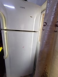 ثلاجه فستل • نضيفه • محتاجة موتور