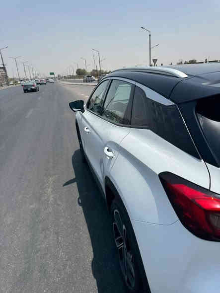 السلام عليكم MG1.   مواصفات
-بنورما
-مقاعد جلد
-5 كامرات
-حساسات
-قيادة ذاتية
-نقط عمياء
-طي المرايات اوتو
-دخول ذكي
-انارات محيطية.  الاستفسارات ***********
