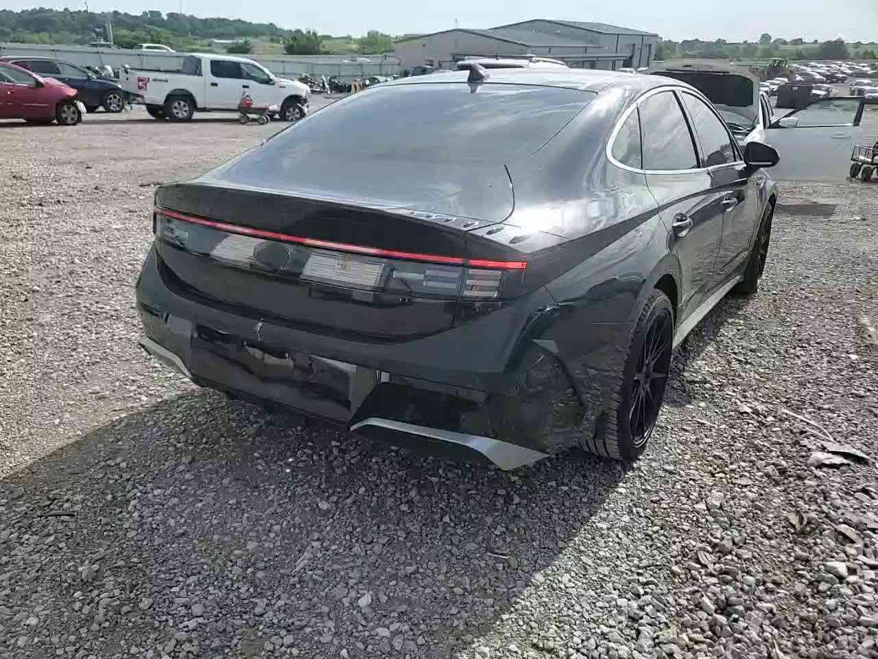 هونداي سوناتا 24

السياره فول مواصفات داخل بيجي
تدفئة كشنات
بانوراما 
وبعد بيه هواي مواصفات 
محرك 2500 
رقم ميسان شهداء 
حادث فقط بنيد
السعر 190 ورقه $
مكان السيارة ميسان 
الهاتف ***********
