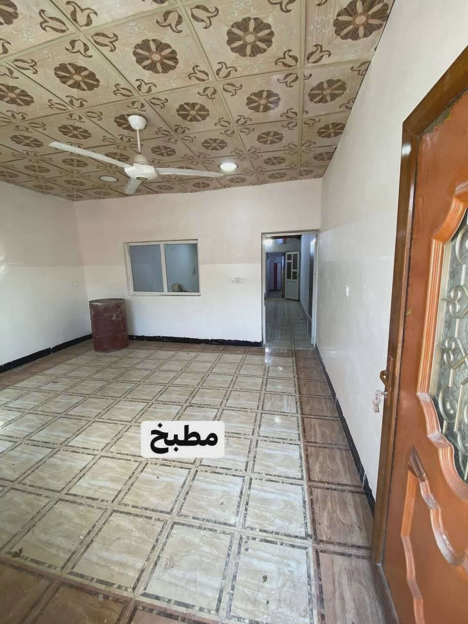 بيت للبيع 100 متر رقم مكون من  غرفتين نوم وهول ومطبخ في المقدمه واقع على سايدين بين النصر والقادسيه    
السعر 58 مليون ***********
