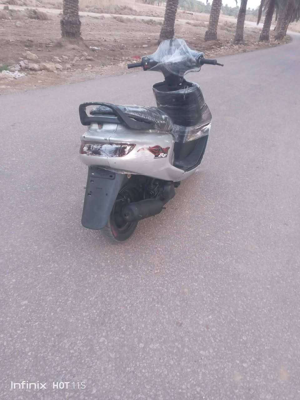 السلام عليكم متاح دراجه فراشه   ياباني الدراجه جديده حيل
كامله مانقصه برغي مكينه بلجيس اتكتك اتكتك حيل ناعمه شلعه معدل فوول  
كهرباءيات كامله سلف هندر لايت عالي ناصي هورن  اشاير وره كدام كله شغال 
دبلات فوول زوج تايرات جدد     السعر  330 وبيه مجال للشراي للستفسار الاتصال *********** مكاني بلقاسم تحياتي
