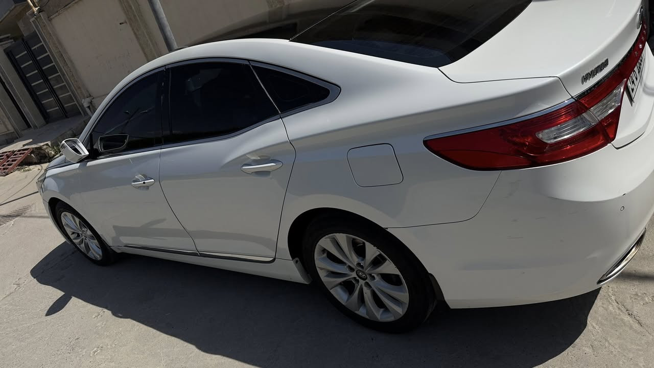 هيونداي أزيرا 2014 نص فل 🚘
بيها 4 قطع
✅ محرك V6 سعة 3.0 لتر
✅ قير أوتوماتيك 6 سرعات
✅ تشغيل بصمة وستارت
✅ مقاعد قماش
✅ تدفئة للمقاعد الأمامية
✅ شاشة وكاميرا خلفية
✅ مثبت سرعة
✅ حساسات خلفية
✅ تحكم بالدركسون
✅ مرايا كهربائية قابلة للطي
✅ جنوط ألمنيوم أصلية
✅ مكيف أوتوماتيك
سيارة مريحة وثابتة على الطريق، جاهزة للاستخدام. احلى من الصور
السعر 92 وبيها مجال بسيط


**إذا كنت صاحب هذا الإعلان وتريد حذفه لأي سبب، رجاءا أرسل رسالة إلى الدعم الفني**