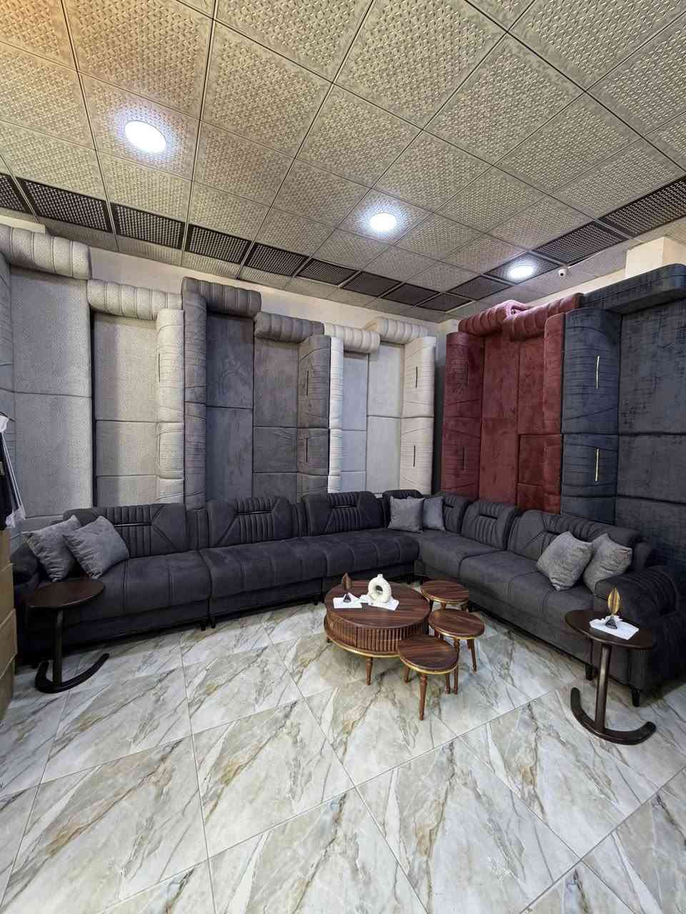 ديوان 10 مقاعد 
قياس 7 متر بي زاويه و3 جوكر تتحكم بالقياسات التناسبك 
جديد بي 4 الوان 
للحجز ***********
***********
