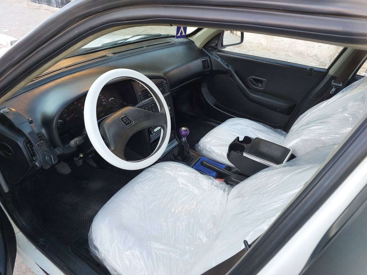 السلام عليكم بيجو روى 2009مكفوله من الضربه بيهه ٣قطع صبغ تبريد شغال كير ومكينه مكفولات حداديه وتخم تاير جاهزات رقم بغداد انكليزي محوله غاز السعر٢٩ وبيهه مجال *********** مكان السياره نجف
