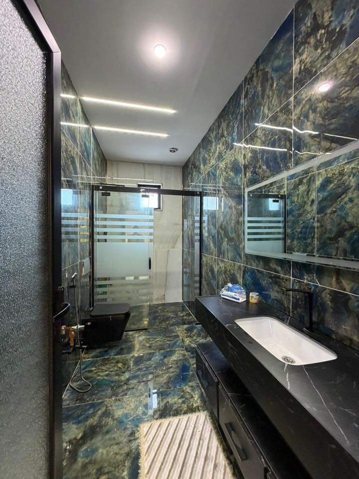 منزل للبيع في هيوا ستي طابو صرف
بيت فخمى راقي وموقع مميز ركن 
 وتفاصيل مختلفة عن كل بيوت 
ديكورات و جمال داخل هاذا البيت روعة 
العنوان طريق كوية مقابل مجمع فلوريا ستي  
  بناء ملكي 
مساحة 198متر طابقين 
تنباع ويا الاثاث وبدون اثاث 
يتكون من 
5 غرفه نوم 
و استقبال 
هول داخلي 
مطبخ حار وبارد
كراج + حديقة

للتفاصيل اكثر اتواصل:
***********
واتساب
