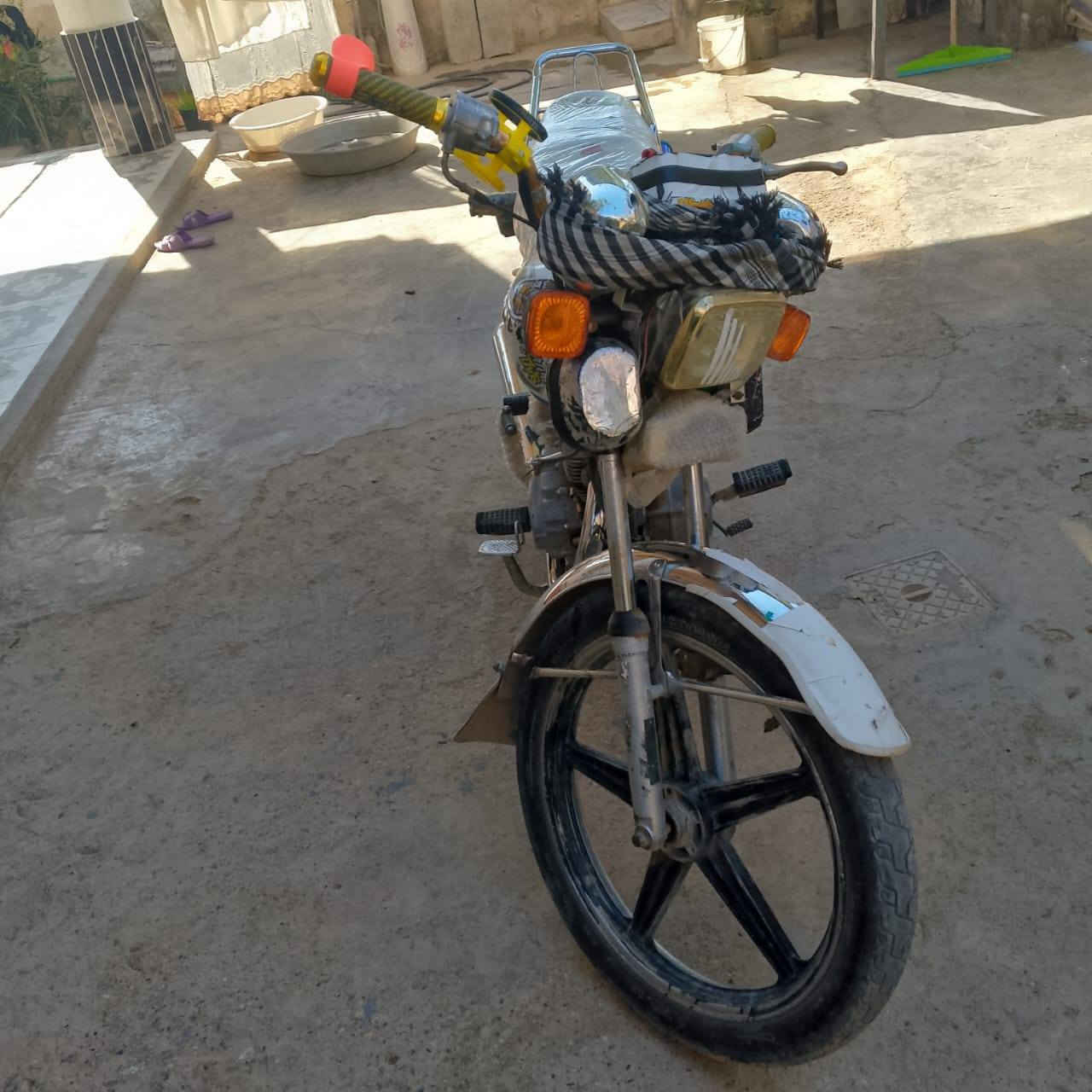 السلام عليكم درا جه للبيع نا مه موديل 15 اصلي تلث ةحرف السعر 275وبيها مجال خاص مو جود


**إذا كنت صاحب هذا الإعلان وتريد حذفه لأي سبب، رجاءا أرسل رسالة إلى الدعم الفني**