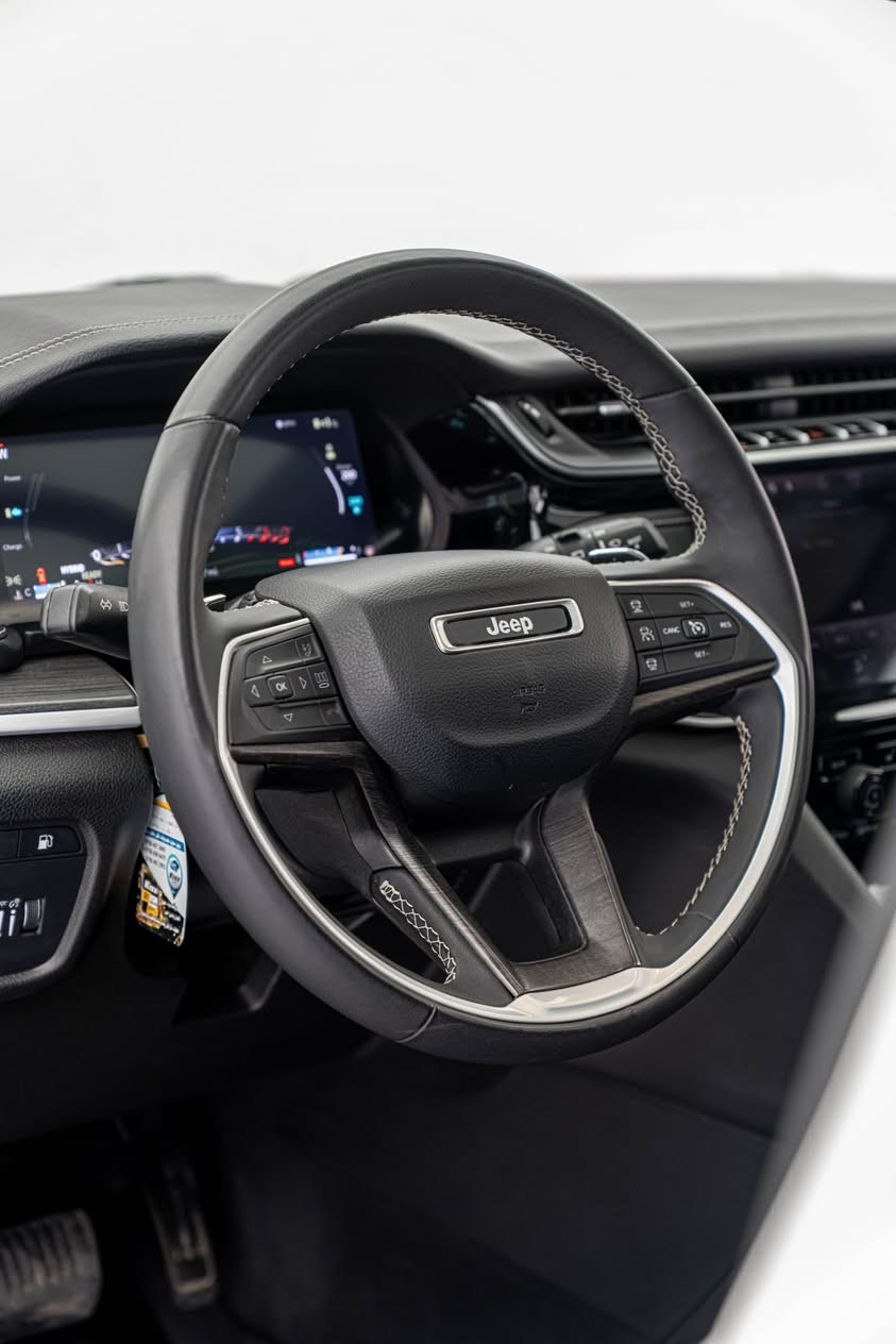 Jeep Grand Cherokee 2024 (4XE)🔋
جيب گراند شيروكي ٢٠٢٤

مواصفات فول 4XE ٣ شاشات
(بانوراما-مقاعد جلد تدفئة-شاشة وسطية-شاشة سكنية)

مكينة ٤سلندر+هايبرد🔋+شحن🔌 حجم ٢.٠لتر
ماشية ٥٧،٠٠٠ ميل و بحالة جداً ممتازة 

السيارة كلين تايتل مكفولة كفالة عامة
سعر 24,500$ دفترين و خمسة و اربعين ورقة و بيها مجال

مكان السيارة ب دهوك ل اي استفسار اتصل علي الرقم
(***********)
