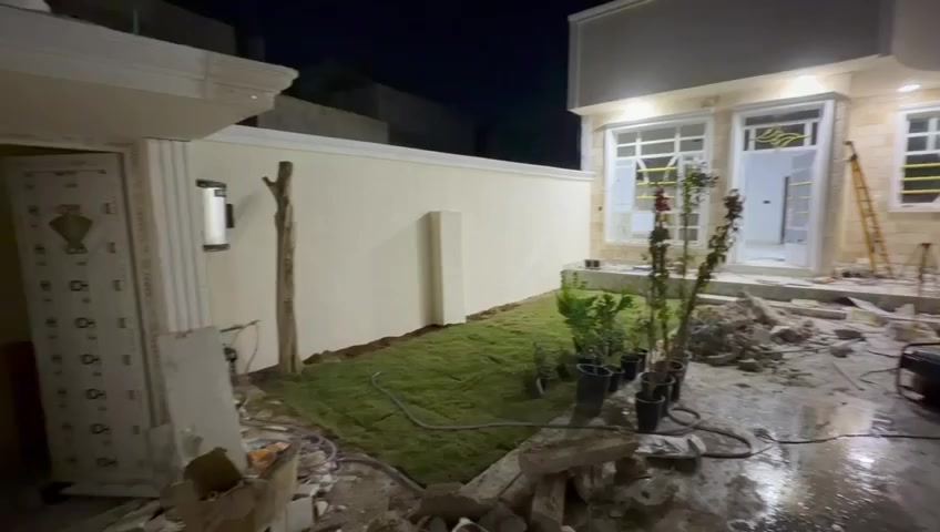 متوفر بيت ملك صرف تحويل مباشر ٢٠٠ متر بعقوبة حي المعلمين قرب جامع الشهيد وظاح بناء درجة اولى غرفتين نوم كبيرة وصالة واستقبال ومطبخ وكراج سيارة كبير حمام صحيات شرقي وغربي وسعر مناسب الشراي يتفظل يشوف البيت***********
