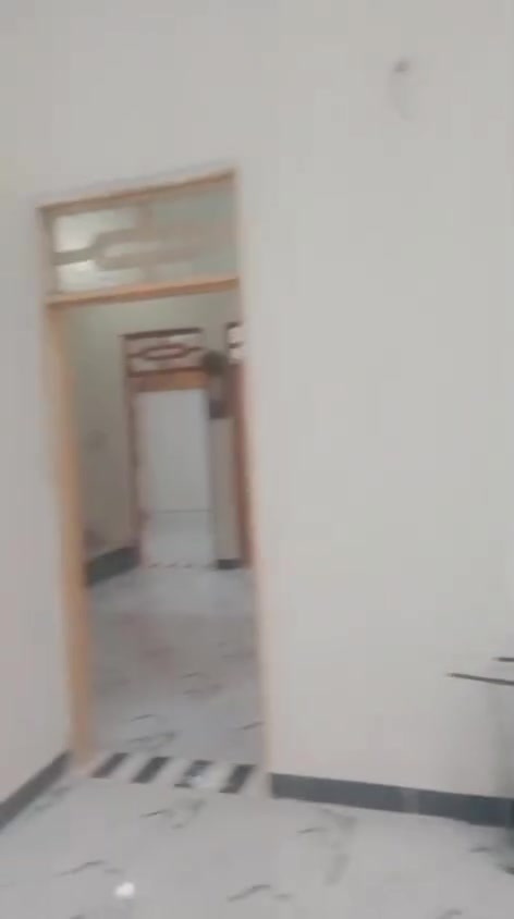 سلام عليكم بيت للبيع مساحه 380متر بناء بلوك صب مسلح بيتونه طابوك ستاره طابوك يحتوي على ثنين غرف نوم صاله استقبال مطبخ وصحيات داخليه و خارجيه المكان حي الحكيم الاولى شارع الحاج زرزور سعر 52وبي مجال رقم ***********
