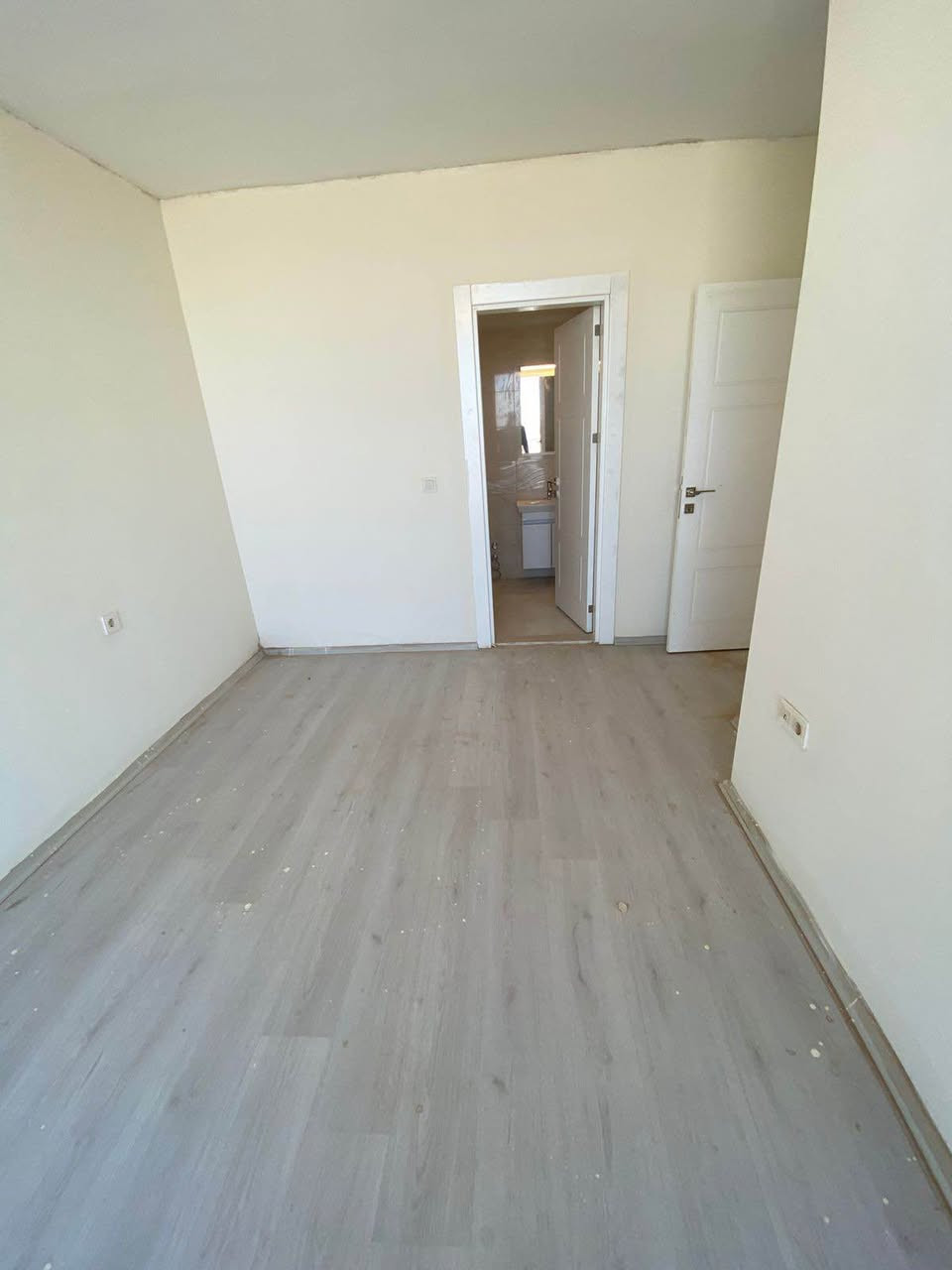 شقه للبيع في رسن تاورز مقابل الاسبانيه
الشقه 75متر 
غرفه وصاله
الشقه صفر
سعر بلاش 4دفتر 
للحجز اتصلو 
*********** أربيل, العراق
